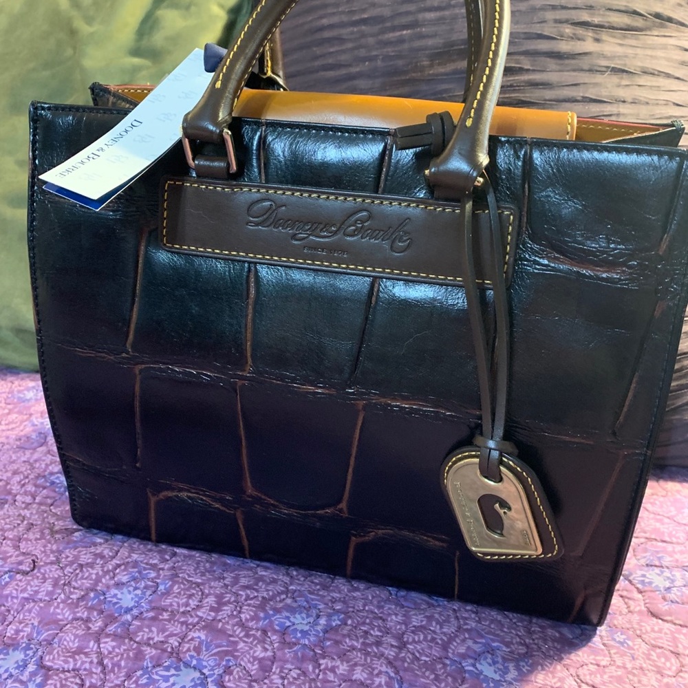 Dooney NWT Janine Satchel- has defect